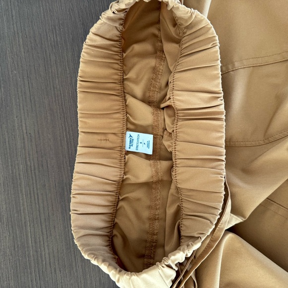 Mustard yellow stretchtech old navy pants size small - Picture 5 of 6